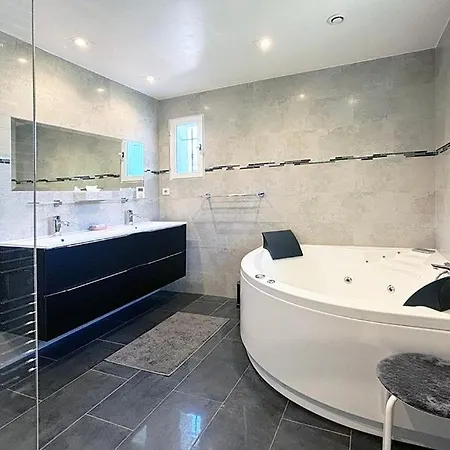 Chez-nous C'est Chez Vous, Piscine, Plages Et Golfs Villa