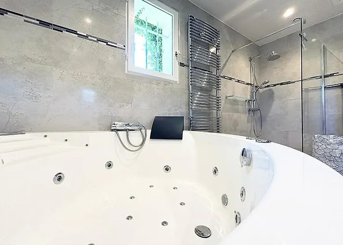 Chez-nous C'est Chez Vous, Piscine, Plages Et Golfs